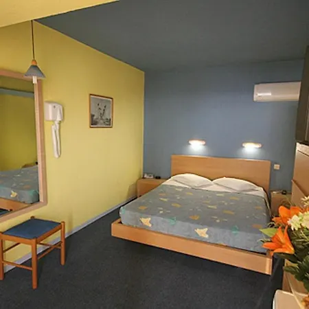 Hotel Phaedra 2*